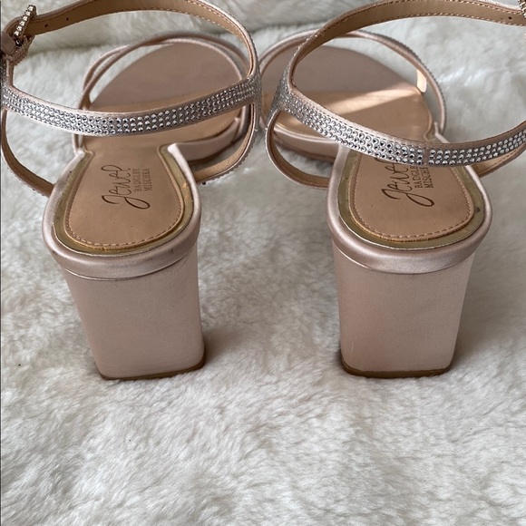 Jewel Badgley Mischka Cream and Silver Heels Sophisticated Style - Picture 8 of 13